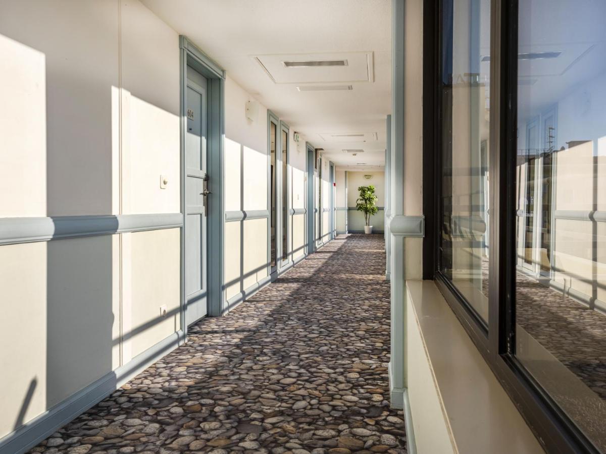 Riviera Hotel 4*